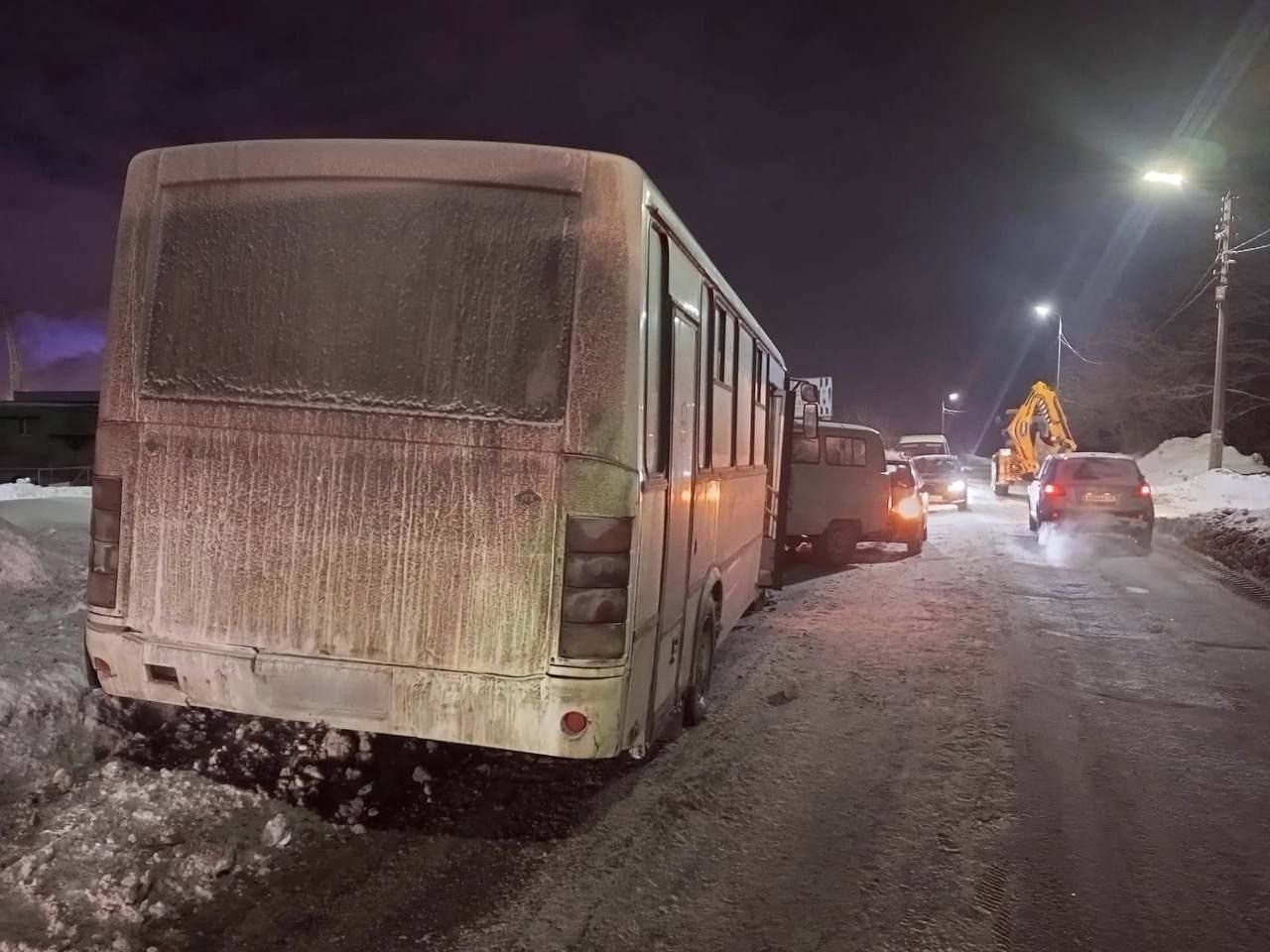 Пассажирский автобус протаранил несколько авто в Череповце: есть  пострадавшие